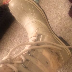 Sorely cream winter boots